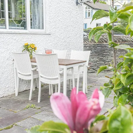 Pass The Keys Two Bed With Parking Near Bowness Centre